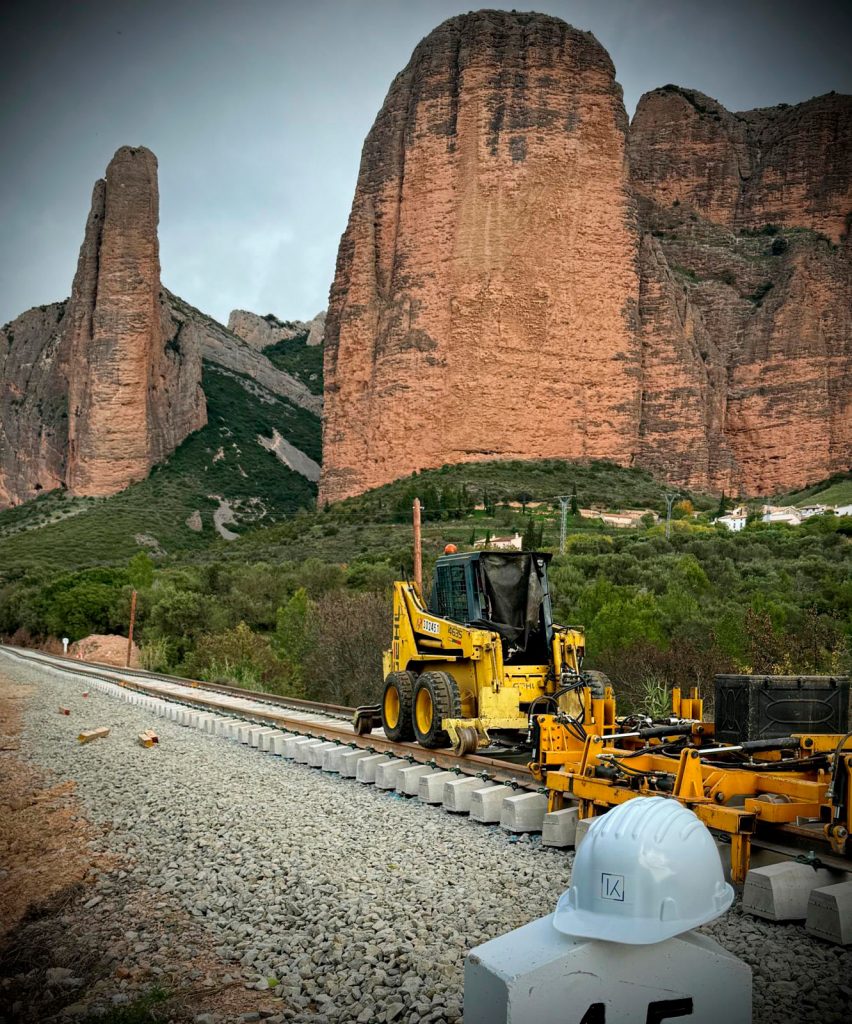 construccion-de-vias-ferreas-ayerve1